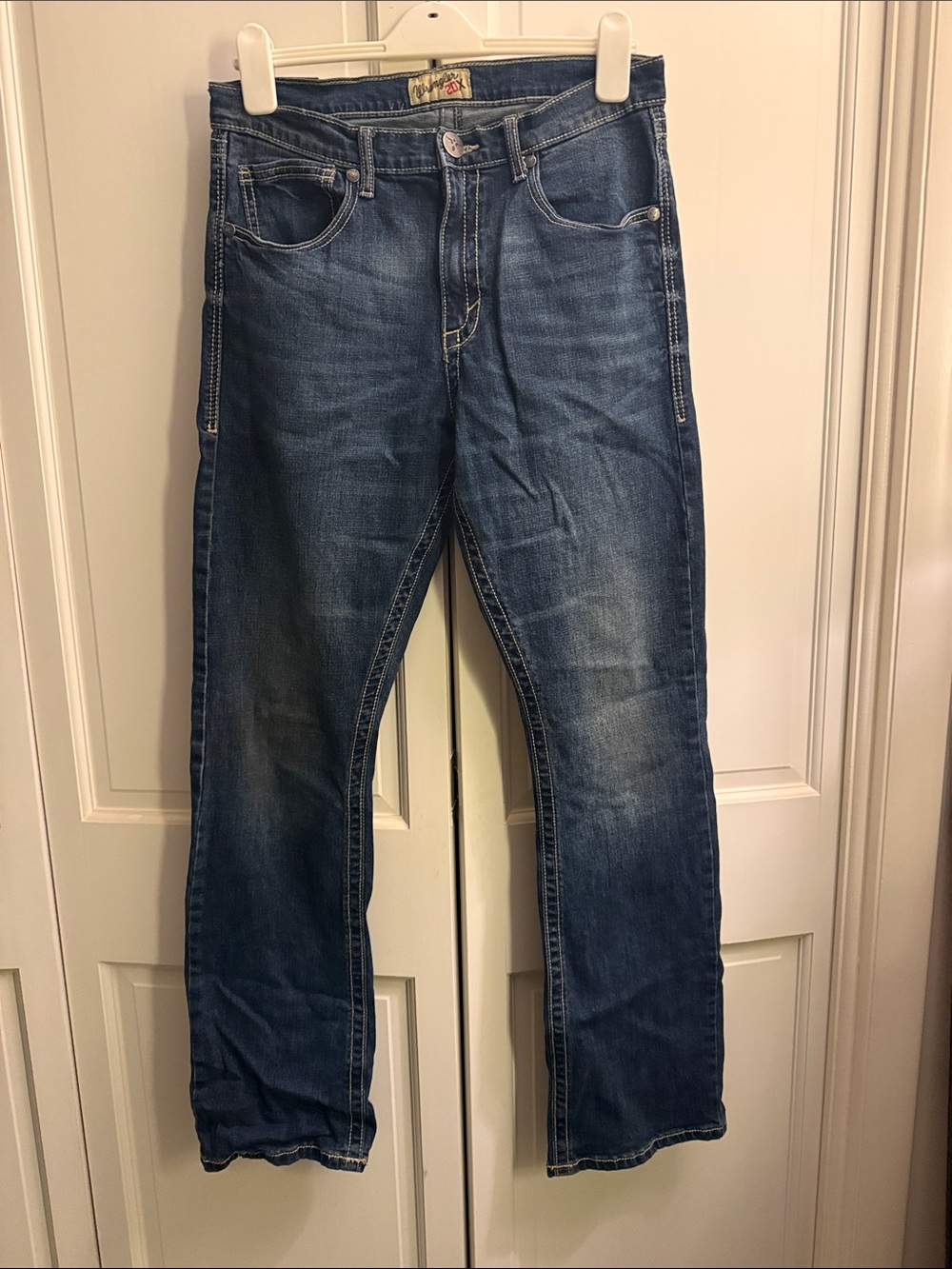 Wrangler Men's Medium Blue Relaxed Fit Jeans